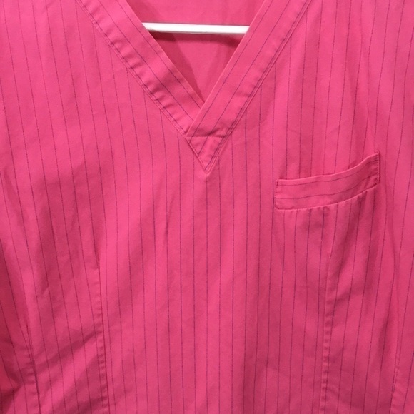 Dickies Pink Scrub Top Small - Picture 2 of 6